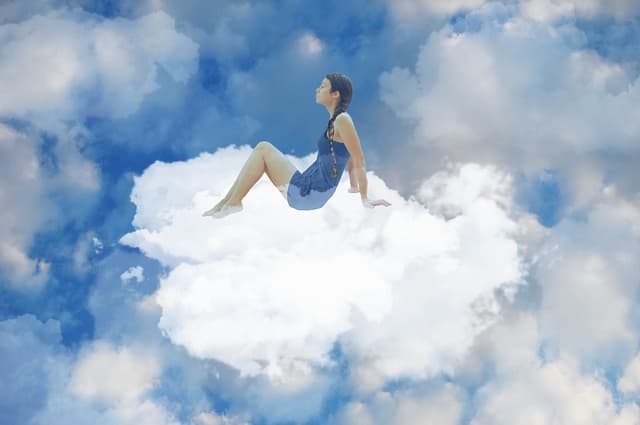 Dreaming About Flying Without Wings? (Psychology & Meaning)
