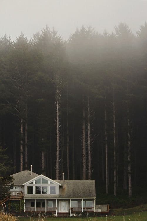 House With No Windows Dream Meaning: Trapped or New Path?